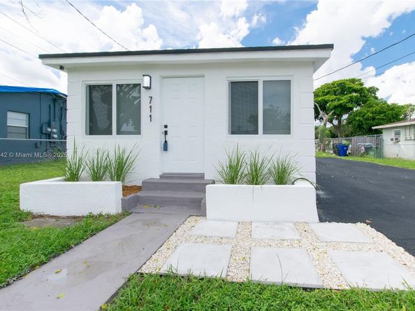 711 NW 15th Way, Fort Lauderdale FL 33311