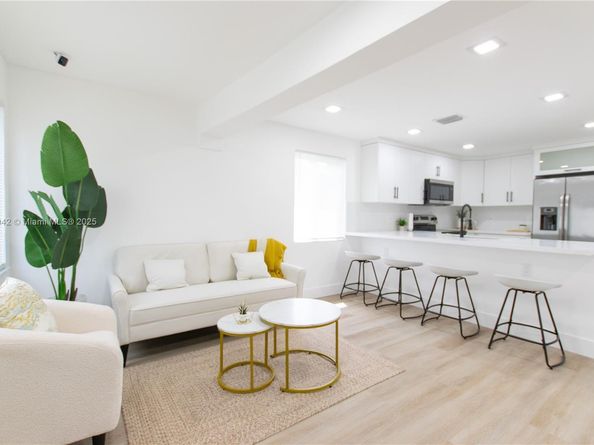 711 NW 15th Way, Fort Lauderdale FL 33311