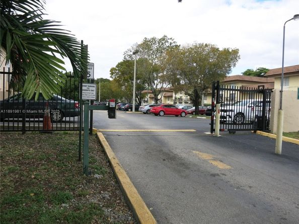 10901 N Kendall Dr 109, Miami FL 33176