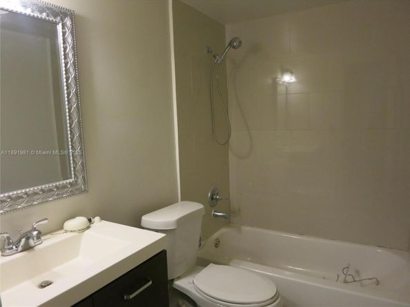 10901 N Kendall Dr 109, Miami FL 33176