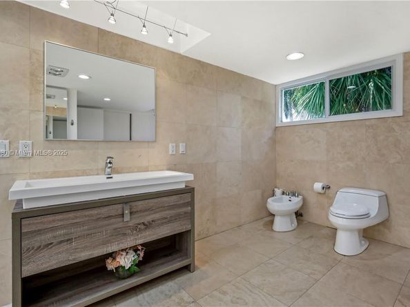 4050 NE 25th Ave, Lighthouse Point FL 33064