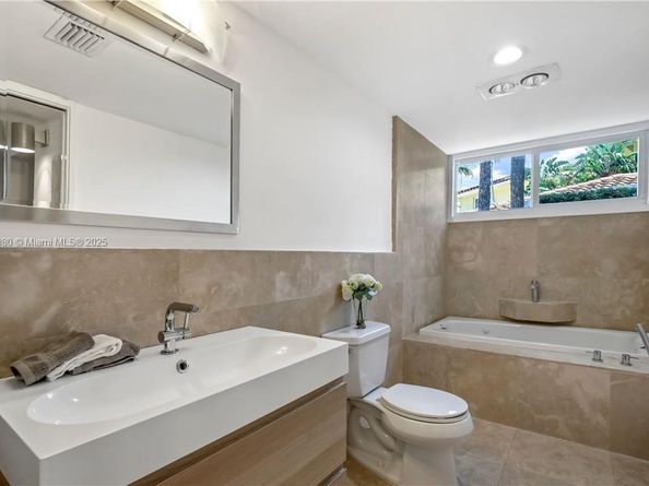 4050 NE 25th Ave, Lighthouse Point FL 33064