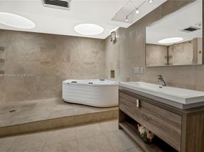 4050 NE 25th Ave, Lighthouse Point FL 33064