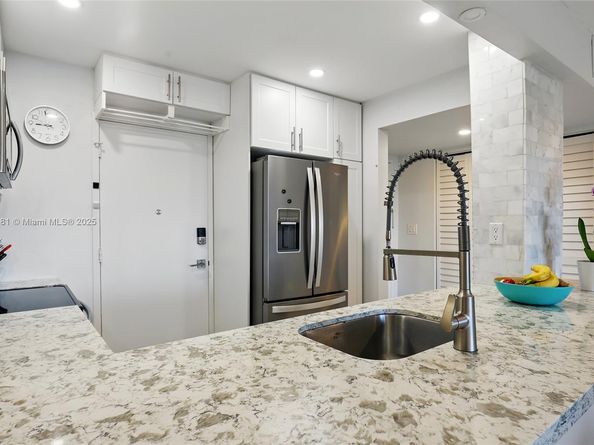 1831 NE 38th St 402, Oakland Park FL 33308