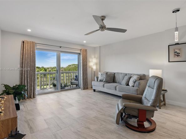 1831 NE 38th St 402, Oakland Park FL 33308