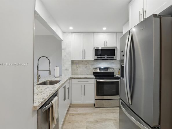 1831 NE 38th St 402, Oakland Park FL 33308