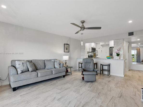 1831 NE 38th St 402, Oakland Park FL 33308
