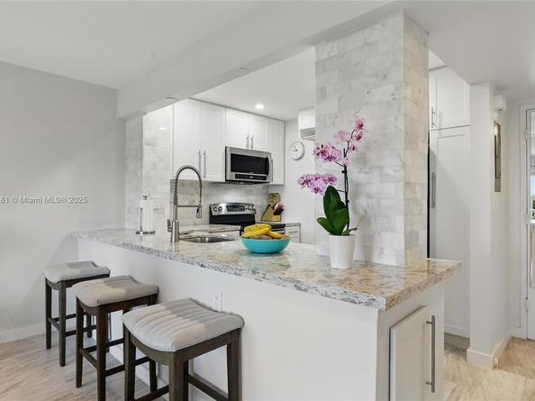 1831 NE 38th St 402, Oakland Park FL 33308