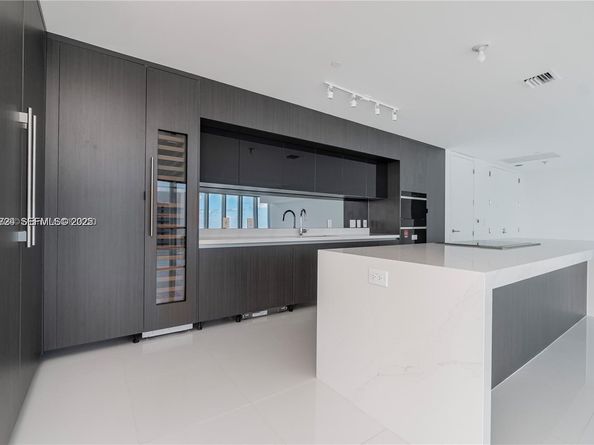 851 NE 1st Ave 4911, Miami FL 33132