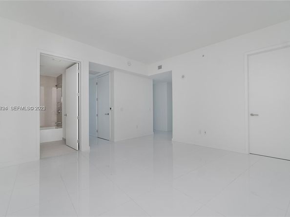 851 NE 1st Ave 4911, Miami FL 33132