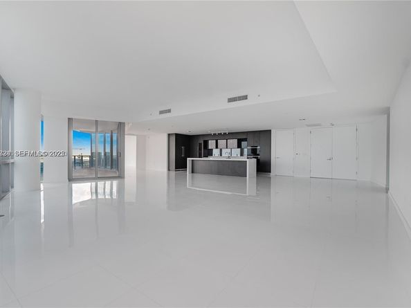 851 NE 1st Ave 4911, Miami FL 33132