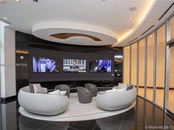 851 NE 1st Ave 4911, Miami FL 33132