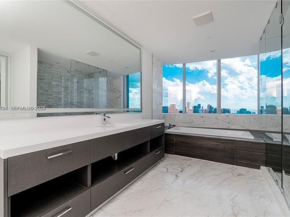 851 NE 1st Ave 4911, Miami FL 33132