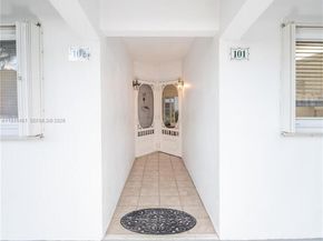 3 Westwood Ave 101E, Tequesta FL 33469