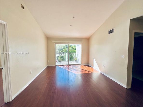 11185 SW 6th St 303, Pembroke Pines FL 33025