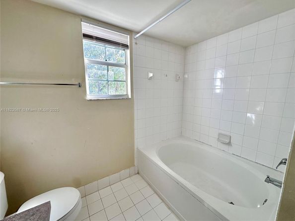 11185 SW 6th St 303, Pembroke Pines FL 33025