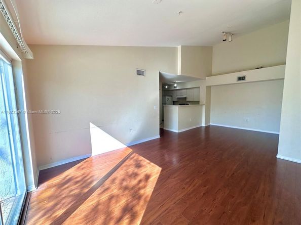 11185 SW 6th St 303, Pembroke Pines FL 33025