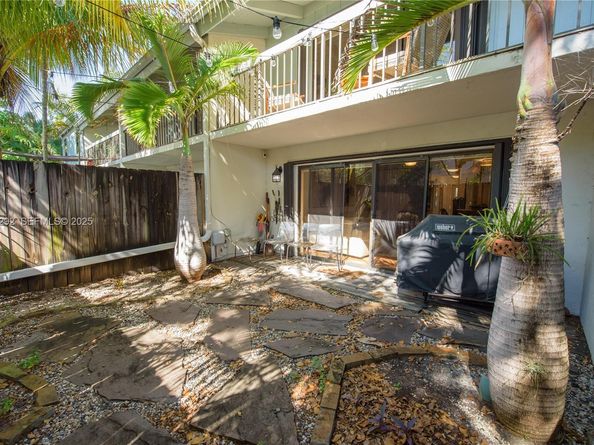 7890 SW 86th St 10, Miami FL 33143