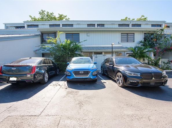 7890 SW 86th St 10, Miami FL 33143