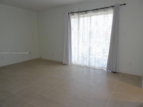 13500 NE 3rd Ct 217, North Miami FL 33161