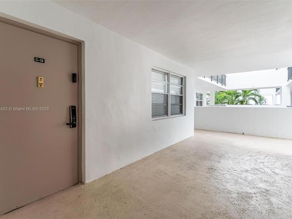 6923 Cypress Rd C12, Plantation FL 33317