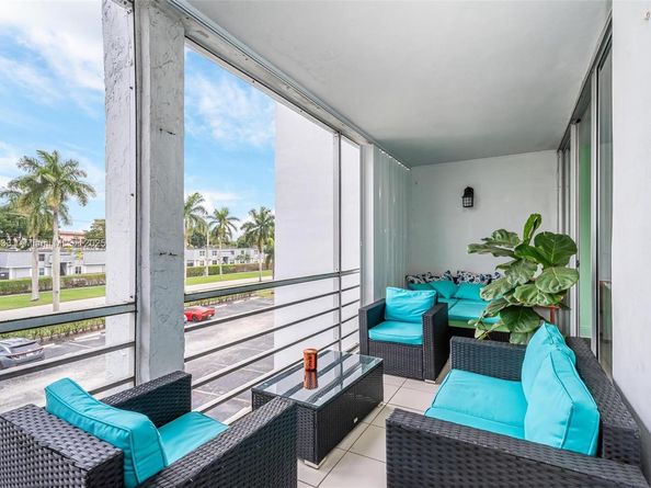 6923 Cypress Rd C12, Plantation FL 33317