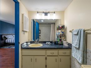 6923 Cypress Rd C12, Plantation FL 33317