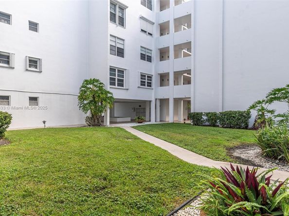 6923 Cypress Rd C12, Plantation FL 33317