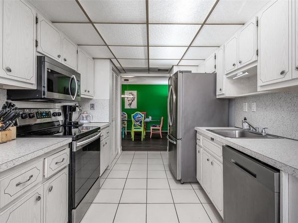 6923 Cypress Rd C12, Plantation FL 33317