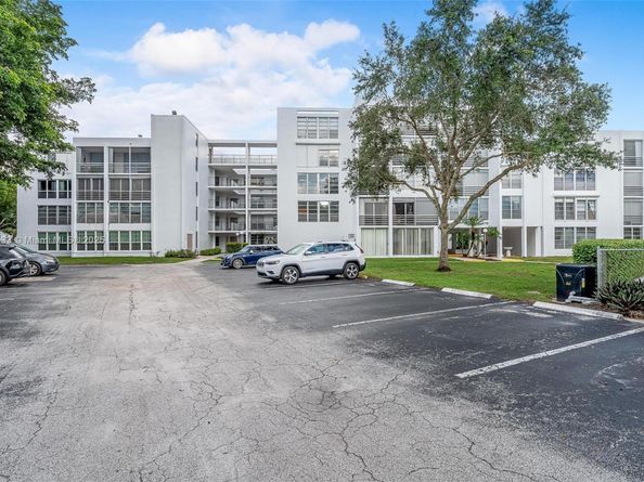 6923 Cypress Rd C12, Plantation FL 33317