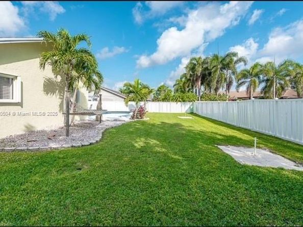 750 SW 158th Ter, Sunrise FL 33326