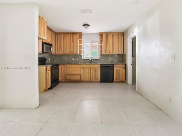 846 NW 10th Ave, Dania Beach FL 33004