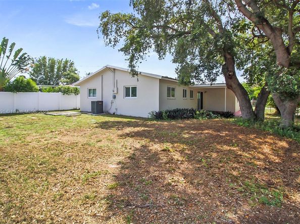 846 NW 10th Ave, Dania Beach FL 33004