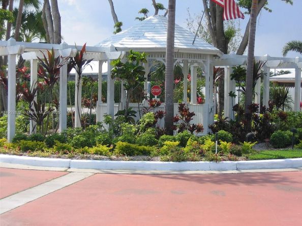 11274 SW 64 Ln, Miami FL 33173