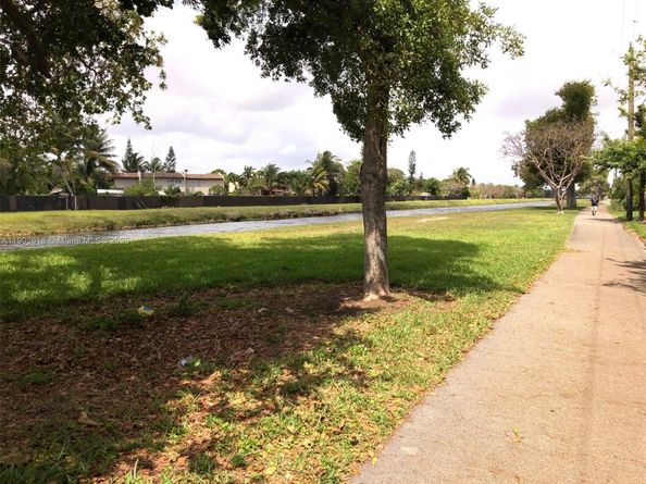 11274 SW 64 Ln, Miami FL 33173