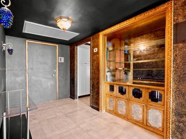 900 Bay Dr 624622620, Miami Beach FL 33141