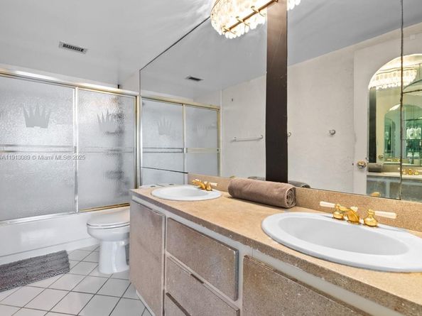 900 Bay Dr 624622620, Miami Beach FL 33141