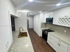 4360 NW 4th St, Plantation FL 33317