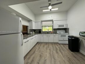 605 Ives Dairy Rd 2057, Miami FL 33179