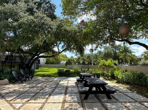 605 Ives Dairy Rd 2057, Miami FL 33179