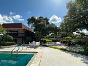 605 Ives Dairy Rd 2057, Miami FL 33179