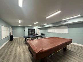 605 Ives Dairy Rd 2057, Miami FL 33179