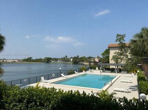 605 Ives Dairy Rd 2057, Miami FL 33179