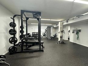 605 Ives Dairy Rd 2057, Miami FL 33179