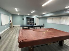605 Ives Dairy Rd 2057, Miami FL 33179