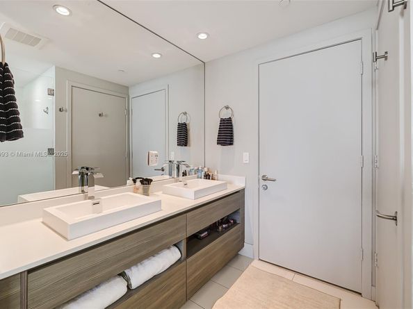 460 NE 28th St 704, Miami FL 33137