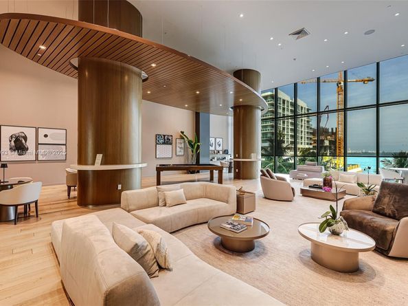 460 NE 28th St 704, Miami FL 33137