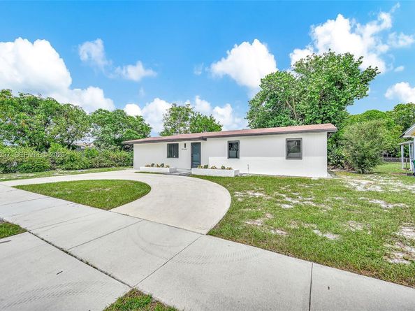 19301 NW 52nd Ave, Miami Gardens FL 33055