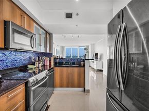 335 S Biscayne Blvd 3612, Miami FL 33131