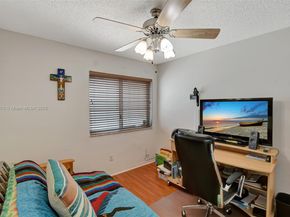 20865 NW 3rd Ln, Pembroke Pines FL 33029